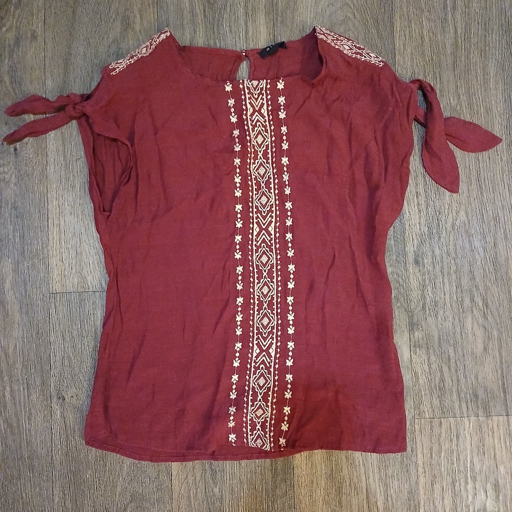 Mine Tied Short Sleeve Embroidered Peasant Top.